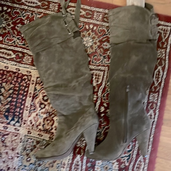 Naughty monkey over the knee boots - Picture 1 of 4